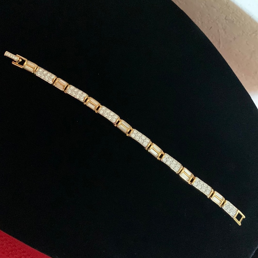 Swarovski Swan Sign Gold Tone Bracelet